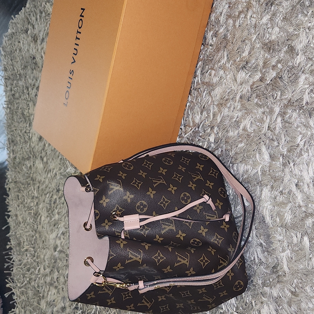 LOUIS VUITTON NEONOE  ROSE POUDRE MONOGRAM CANVAS SHOULDER BAG